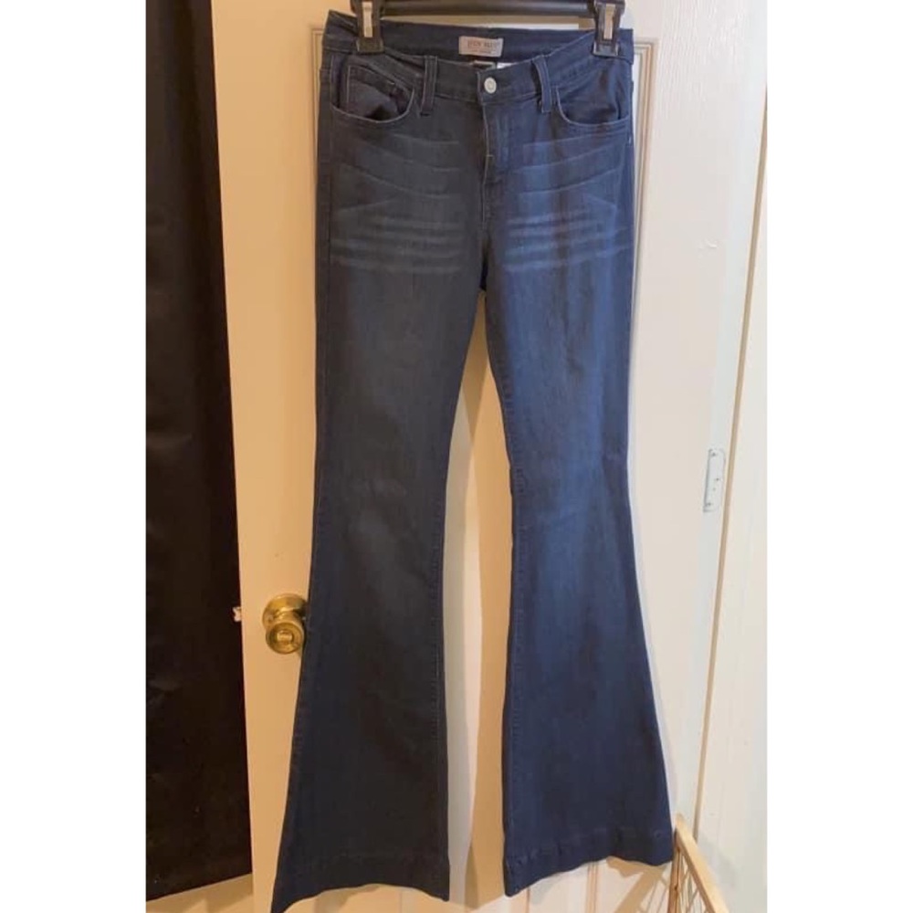 Women’s wide flare jeans.